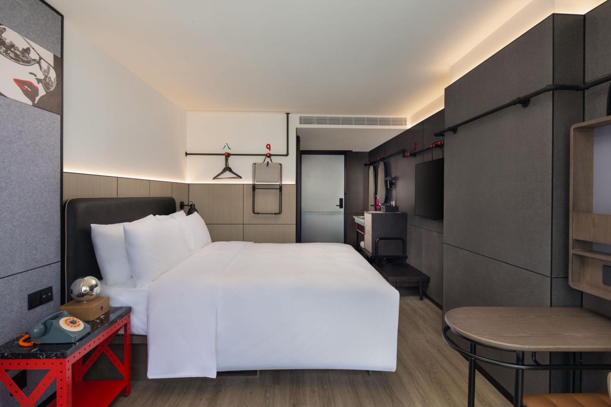 Moxy Chongqing Hotel Exterior photo