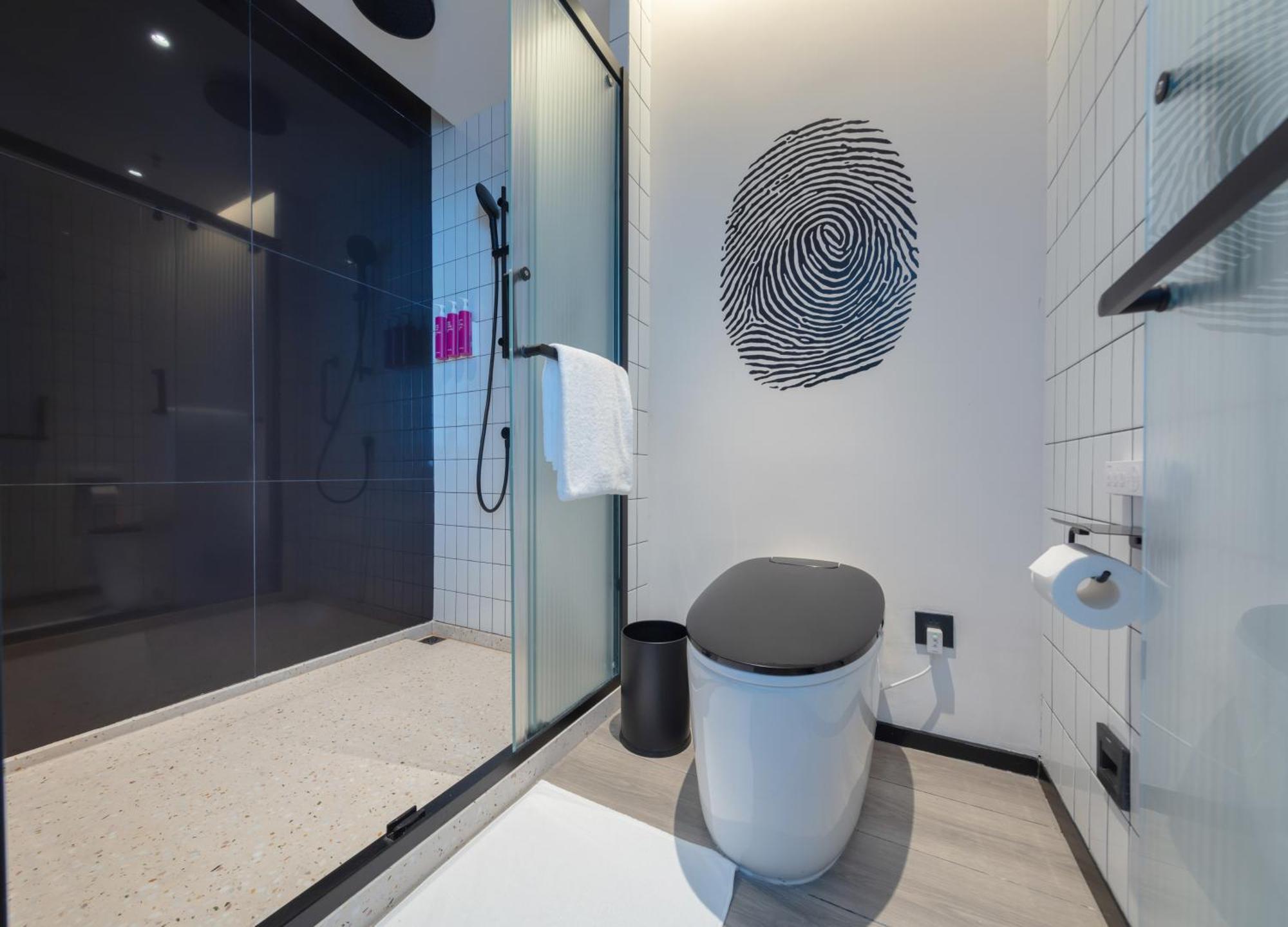Moxy Chongqing Hotel Exterior photo