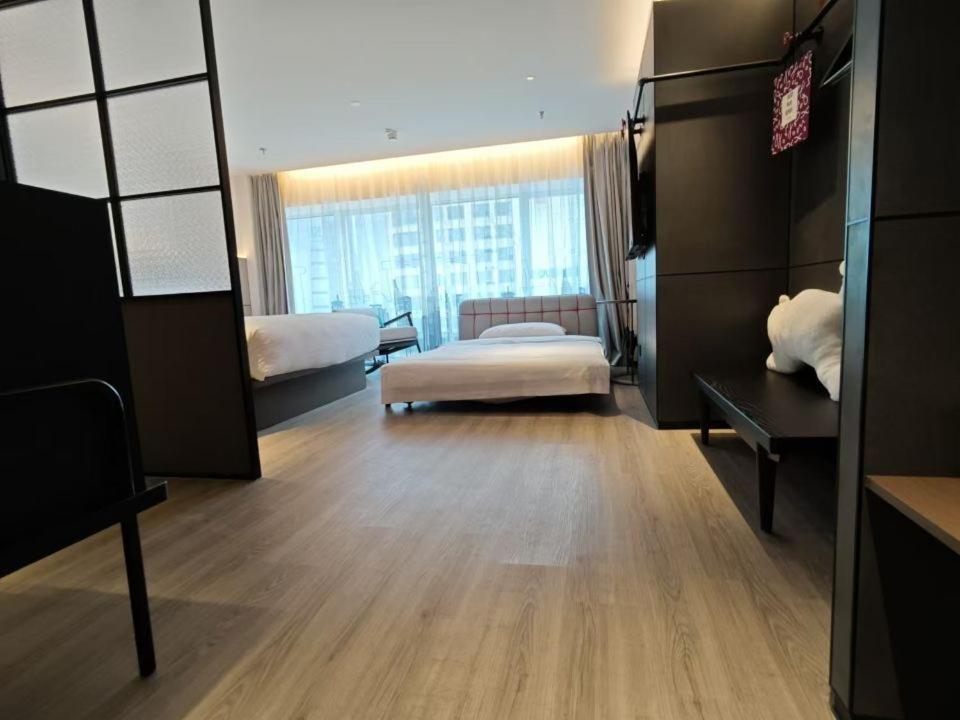 Moxy Chongqing Hotel Exterior photo